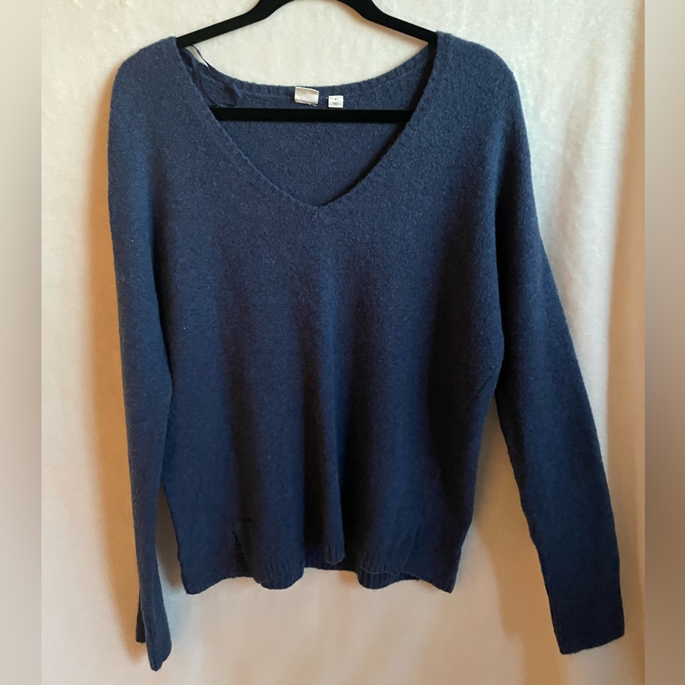 Navy blue v neck sweater